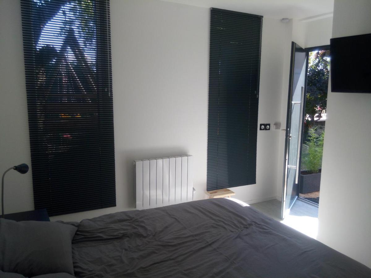 Cottage Calme Via Rhona Avec Piscine Chavanoz Exterior foto