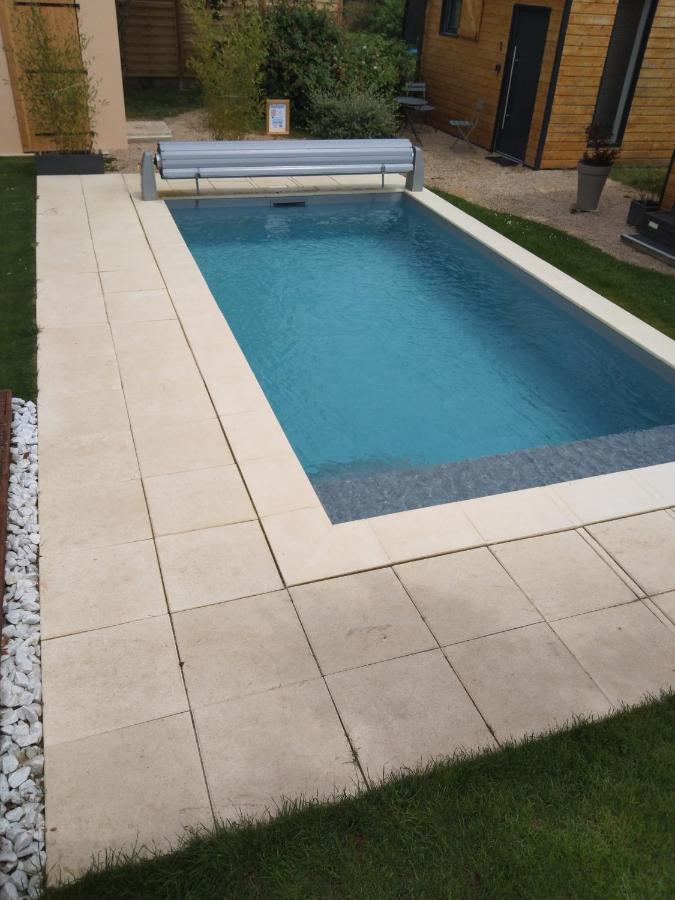 Cottage Calme Via Rhona Avec Piscine Chavanoz Exterior foto
